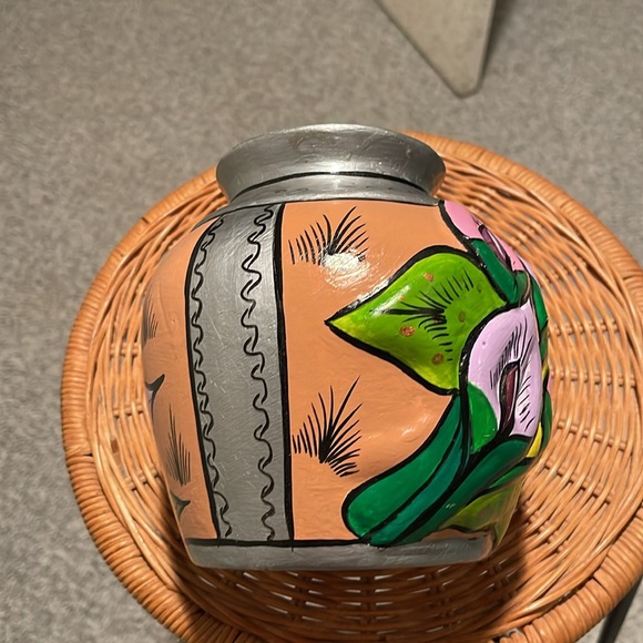 Handcrafted and hand painted decorative ceramic vase - Picture 3 of 3